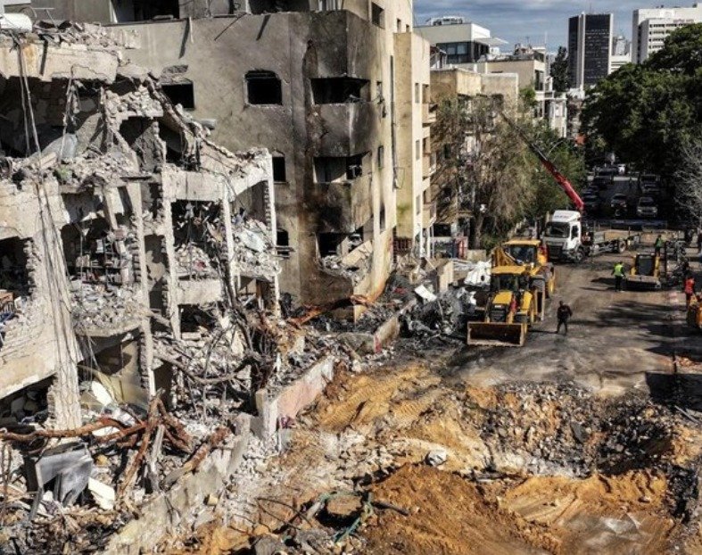 Dampak Serangan Iran Terhadap Kawasan Hunian di Tel Aviv