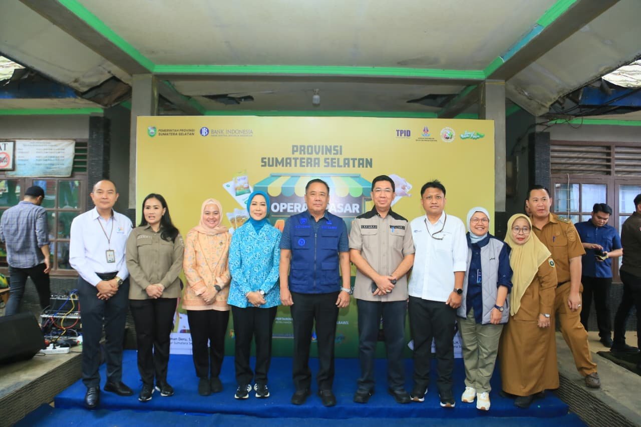 Wagub Cik Ujang Buka Operasi Pasar Murah di Sukawinatan, Tekan Inflasi dan Jaga Daya Beli Masyarakat