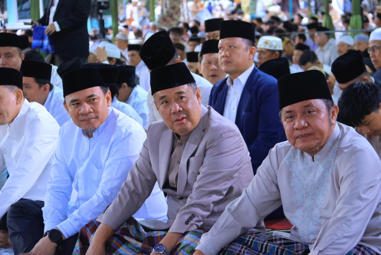 Pererat Silaturahmi, Pimpinan dan Anggota DPRD Sumsel Gelar Shalat Idul Fitri 1447 H Berjamaah