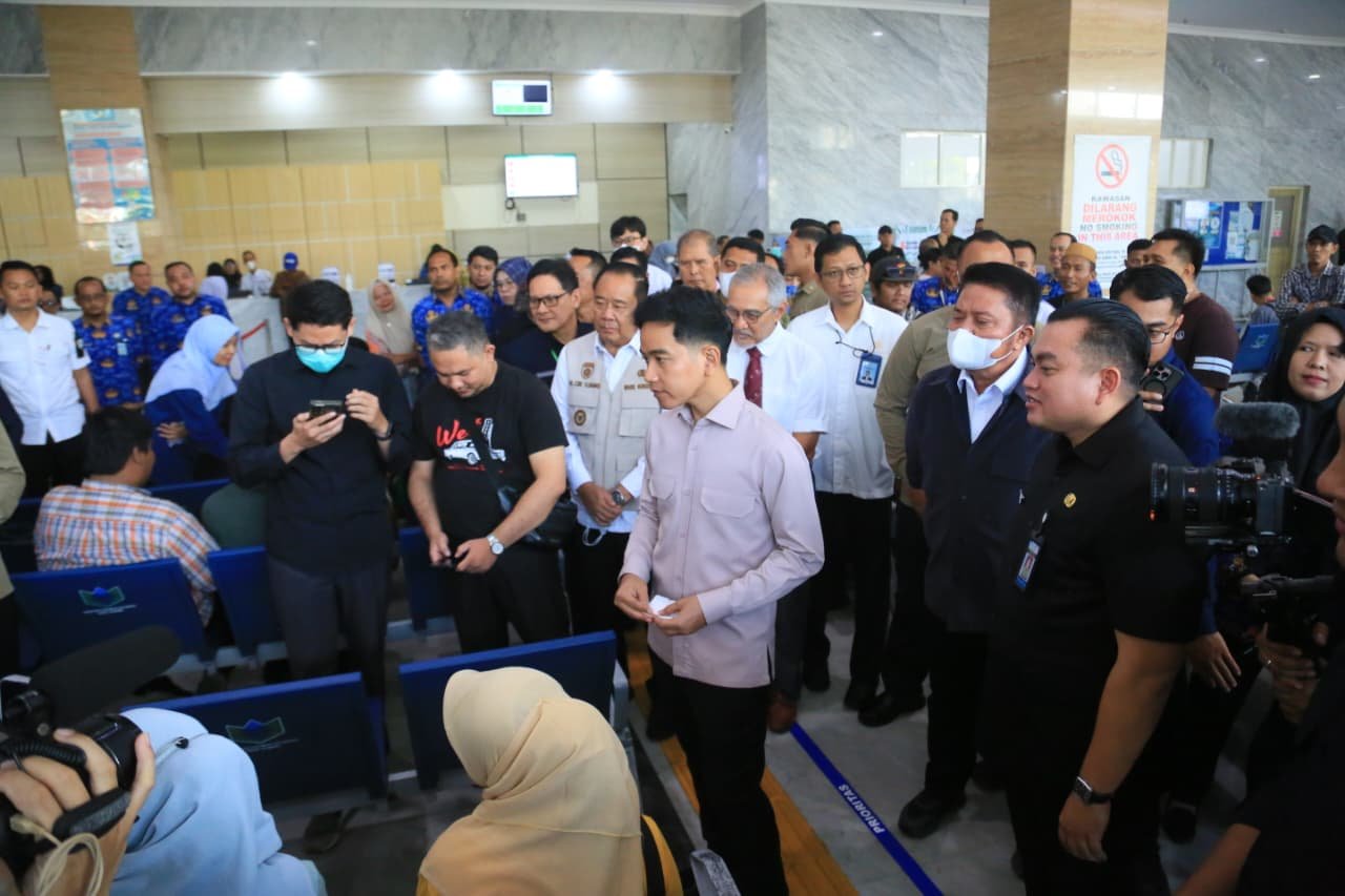 Herman Deru dan Cik Ujang Dampingi Wapres Gibran Tinjau Layanan BPJS di RSUD Siti Fatimah Palembang